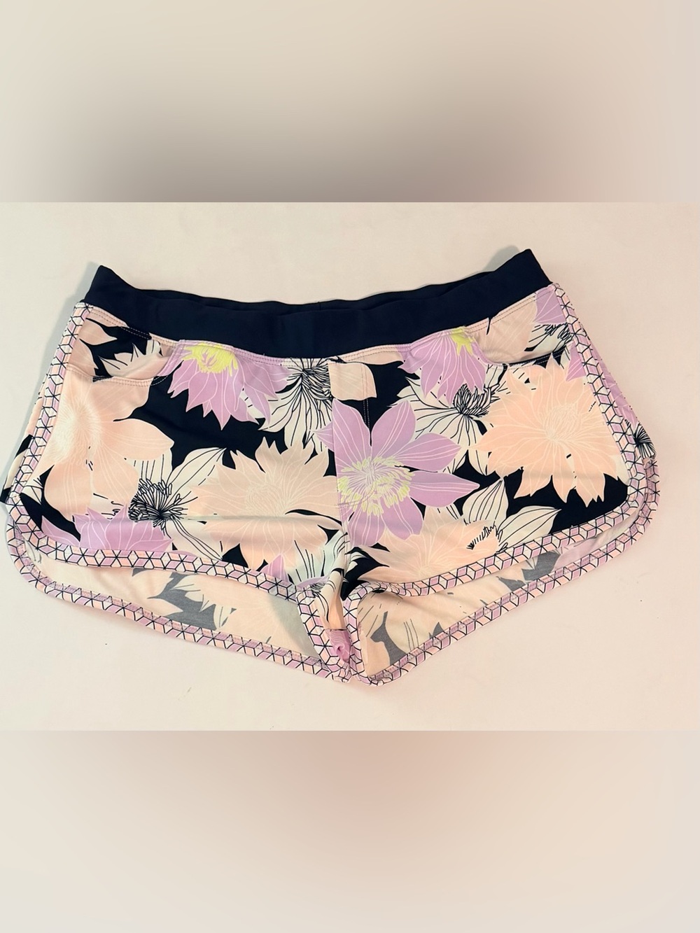 Carve Designs Lorenzo Swim Shorts Floral Board Shorts - Size Medium